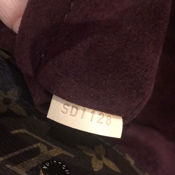 Louis Vuitton Montaigne bag - Picture 7 of 8